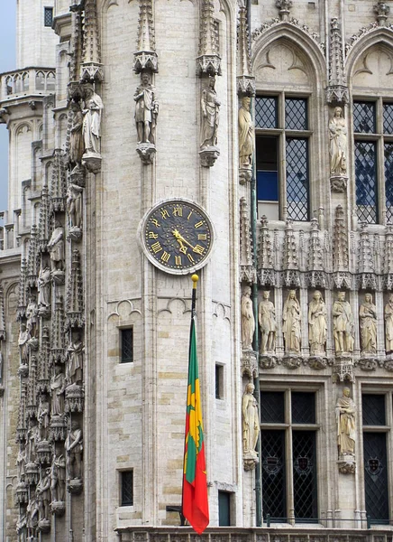 Брюссель Бельгиум Июля 2015 Года Часы Фасаде Grand Place Центре — стоковое фото