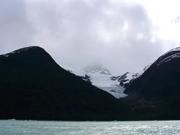 アンデス山脈 パタゴニア アルゼンチンの雪峰と氷河の景色 — ストック写真