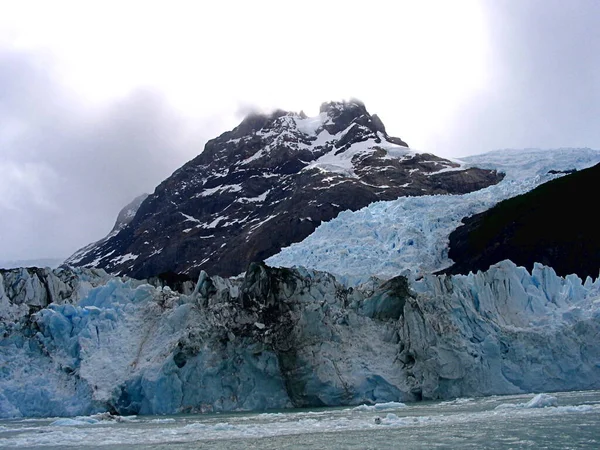 阿根廷巴塔哥尼亚安第斯山脉雪峰和冰川景观 — 图库照片
