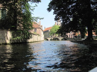 Sahne ile su kanalı Bruges, Belçika.