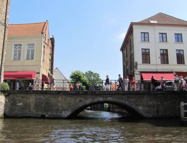 Bruges, Belçika - 16 Temmuz 2015: Bruges şehrinde orta çağ adabı
