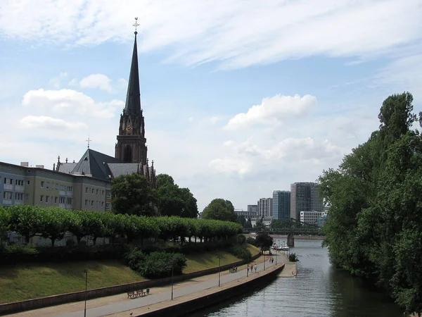 Красивый Городской Пейзаж Вдоль Реки Майн Франкфурте — стоковое фото