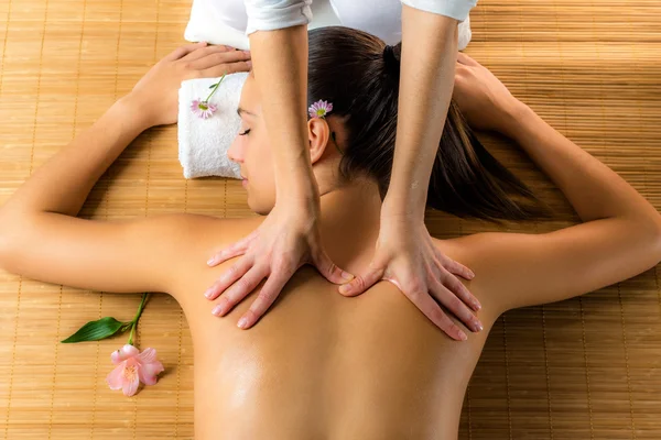 Bovenaanzicht van rugmassage. — Stockfoto