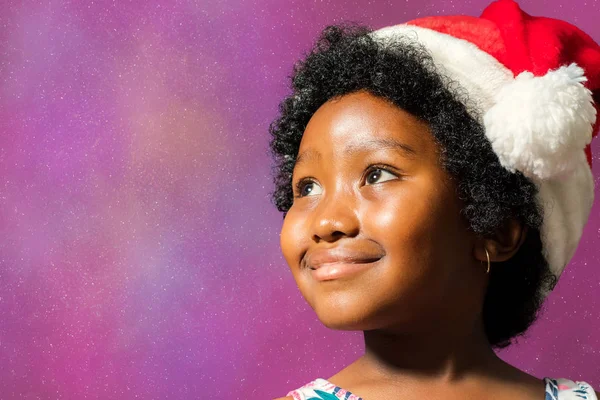 Menina vestindo chapéu de Natal — Fotografia de Stock