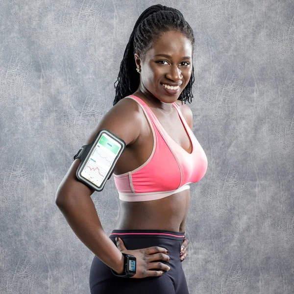 Sorrindo menina africana em sportswear — Fotografia de Stock