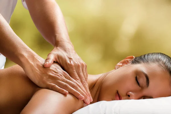 Massage thérapeutique images libres de droit, photos de Massage  thérapeutique | Depositphotos
