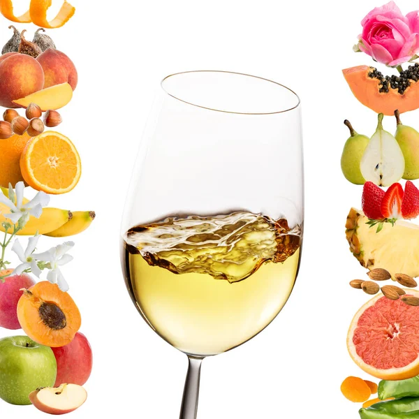 Frutta Concettuale Aromi Floreali Intorno Calice Con Vino Bianco Isolato — Foto Stock