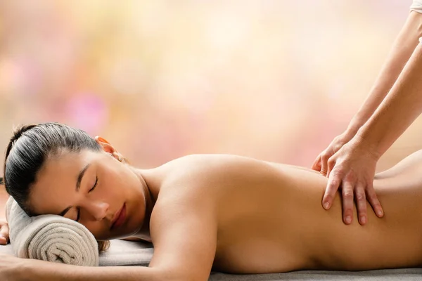 Medium Seitenansicht Porträt Einer Jungen Frau Mit Heißen Aromatischen Massage — Stockfoto