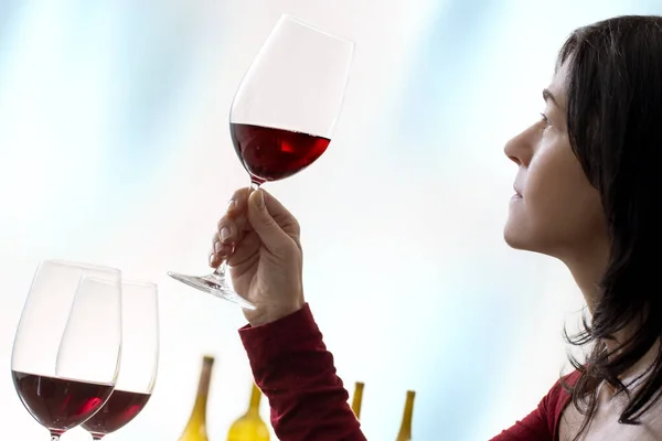 Close Portrait Female Enologist Evaluating Red Wine Side View Woman — Stock Photo, Image