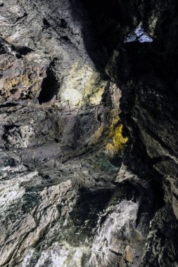 Volkanik mağaranın içinde - 