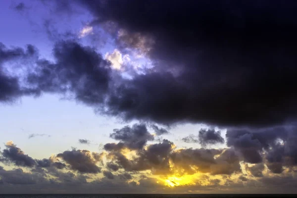 Salida Del Sol Sobre Océano Antes Tormenta Lanzarote Islas Canarias —  Fotos de Stock