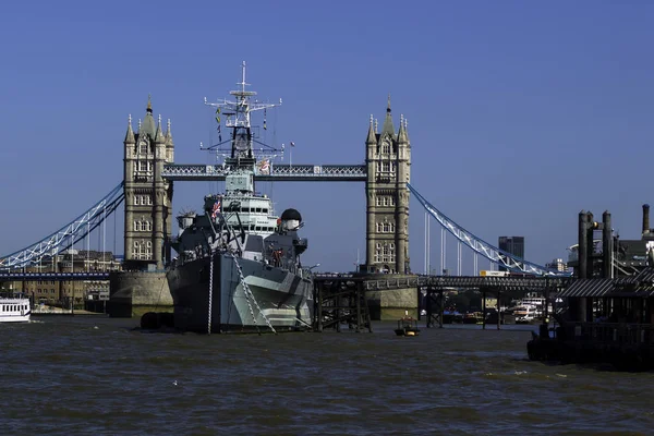 HMS Belfast and Tower Bridge, Londres, Reino Unido — Fotografia de Stock