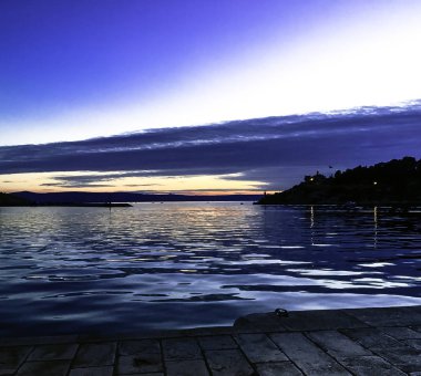 Günbatımı Makarska Adriyatik Denizi üzerinde