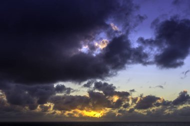 Sunrise fırtına öncesi okyanus / Lanzarote / Kanarya Adaları 