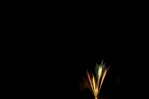 Вечерние фейерверки в Лондоне — стоковое фото