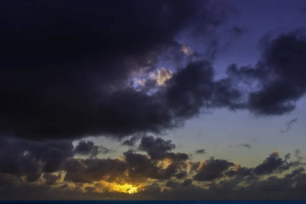 Salida Del Sol Sobre Océano Antes Tormenta Lanzarote Islas Canarias —  Fotos de Stock