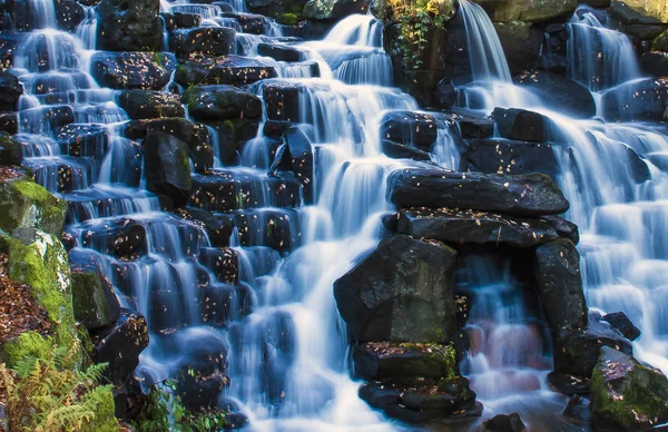 Virginia Water Waterfall Jungfräuliches Wasser Vereinigtes Königreich — Stockfoto