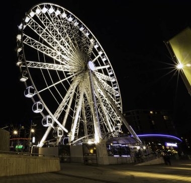 Liverpool Echo tekerlek / Liverpool göz gece - salma Wharf waterfront Nehri Mersey, Liverpool, İngiltere üzerinde 26 Aralık 2017 tarafından