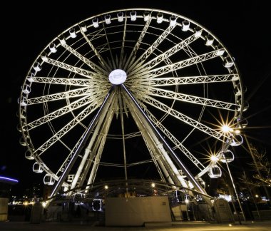 Liverpool Echo tekerlek / Liverpool göz gece - salma Wharf waterfront Nehri Mersey, Liverpool, İngiltere üzerinde 26 Aralık 2017 tarafından