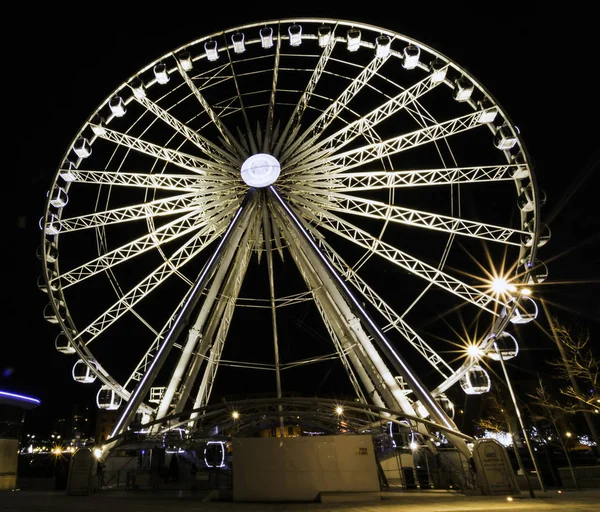 Liverpool Echo tekerlek / Liverpool göz gece - salma Wharf waterfront Nehri Mersey, Liverpool, İngiltere üzerinde 26 Aralık 2017 tarafından