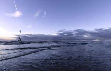 Crosby Beach günbatımı kışın, Crosby, Liverpool, İngiltere