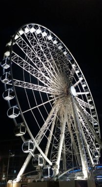 Liverpool Echo tekerlek / Liverpool göz gece - salma Wharf waterfront Nehri Mersey, Liverpool, İngiltere