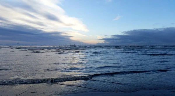 Puesta Sol Crosby Beach Invierno Crosby Liverpool Reino Unido — Foto de Stock