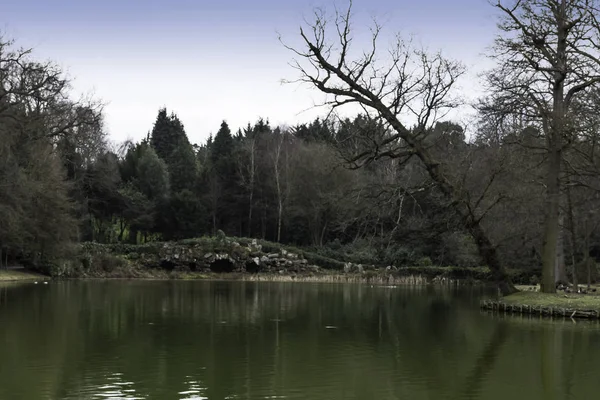 Claremont Lake Old Bridge Background Esher Reino Unido — Fotografia de Stock