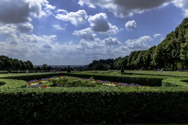 2017年6月16日 Backinghamshire Taplow 克里维登住宅花园图片 — 图库照片