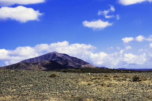 Sivatagban Vulkán Piros Háttér Timanfaya Nemzeti Park Lanzarote Kanári Szigetek — Stock Fotó