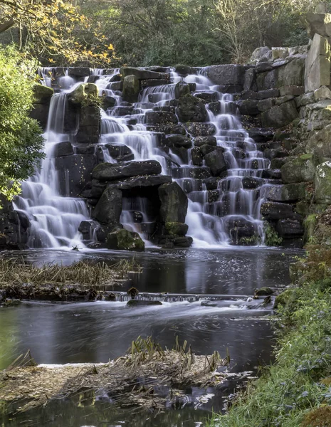 Ozdobnych Kaskada Wodospadu Virginia Water Surrey Wielka Brytania — Zdjęcie stockowe