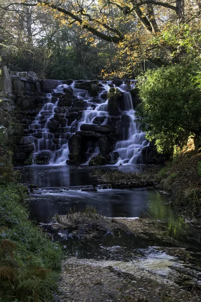 弗吉尼亚水中的观赏瀑布瀑布 英国萨里 — 图库照片