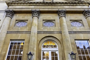 1 Aralık 2019 'da Bath, Somerset, İngiltere' de Aquae Sulis olarak bilinen Roma Hamamları ve Büyük Pompa Odası