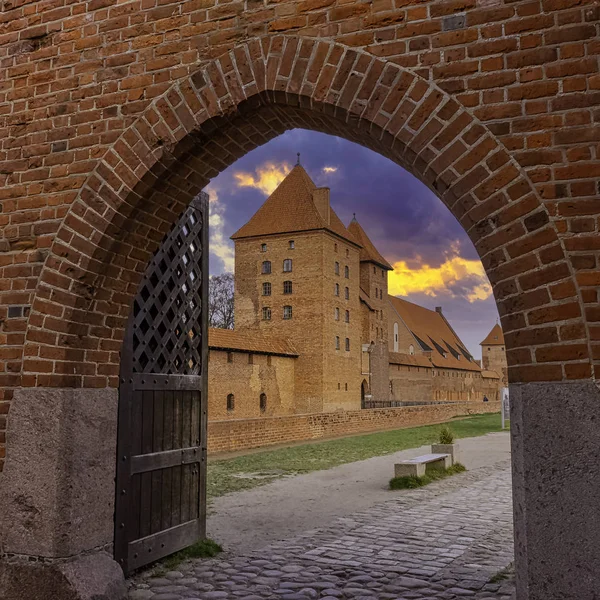 Východ Slunce Nad Hradem Teutonského Řádu Malborku Největší Hrad Světě — Stock fotografie