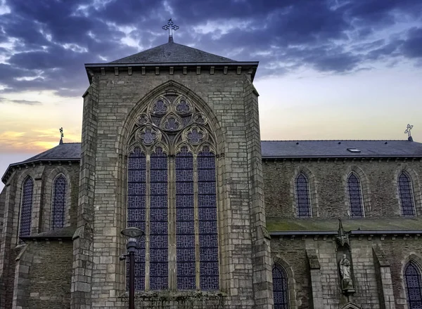 2019年5月30日在法国布列塔尼普洛埃梅尔的La Mennais兄弟 Chapelle Des Freres Mennais 教堂日出 — 图库照片