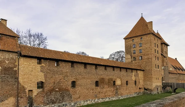 Malbork 'taki Tötonik Düzen Kalesi - 2 Ocak 2020' de Polonya 'nın Malbork kentindeki en büyük şato.