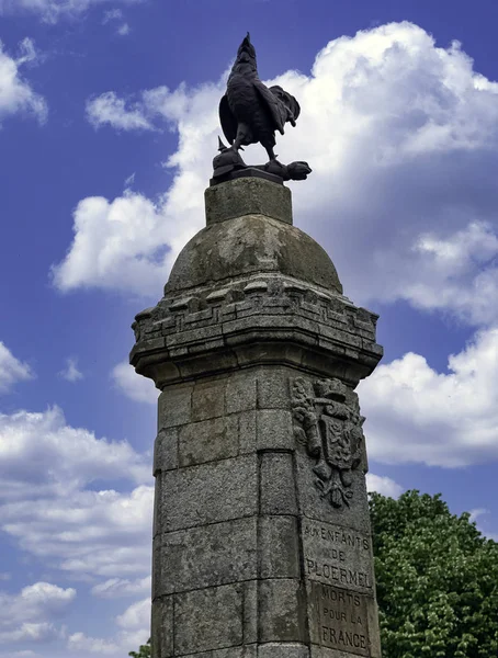 Kriegerdenkmal Monument Aux Morts Erinnert Die Einwohner Von Plormel Die — Stockfoto