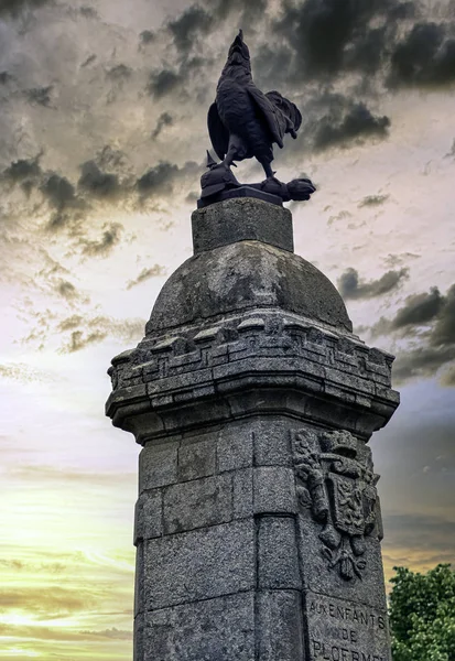 Kriegerdenkmal Monument Aux Morts Erinnert Die Einwohner Von Plormel Die — Stockfoto