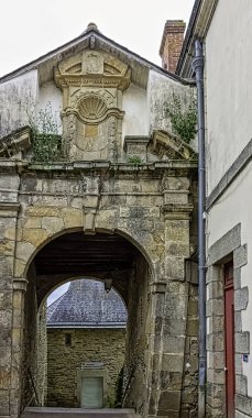30 Mayıs 2019 tarihinde Ploermel, Brittany, Fransa 'daki Old Town' un klasik mimarisi