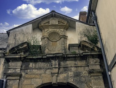 30 Mayıs 2019 tarihinde Ploermel, Brittany, Fransa 'daki Old Town' un klasik mimarisi