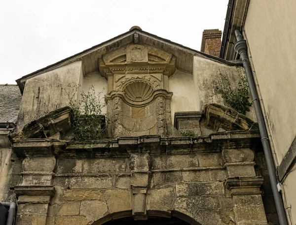 30 Mayıs 2019 tarihinde Ploermel, Brittany, Fransa 'daki Old Town' un klasik mimarisi