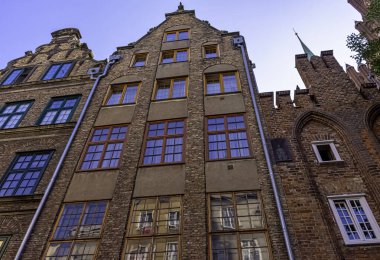 26 Ağustos 2019'da Gdansk, Tricity, Pomerania, Polonya'daki Eski Kent'in vintage mimarisi