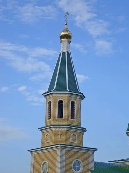 Kupolen i klocktornet på kyrkan av St Nicholas — Stockfoto