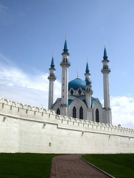 Vista do Kremlin Kazan e da mesquita de Kul Sharif — Fotografia de Stock