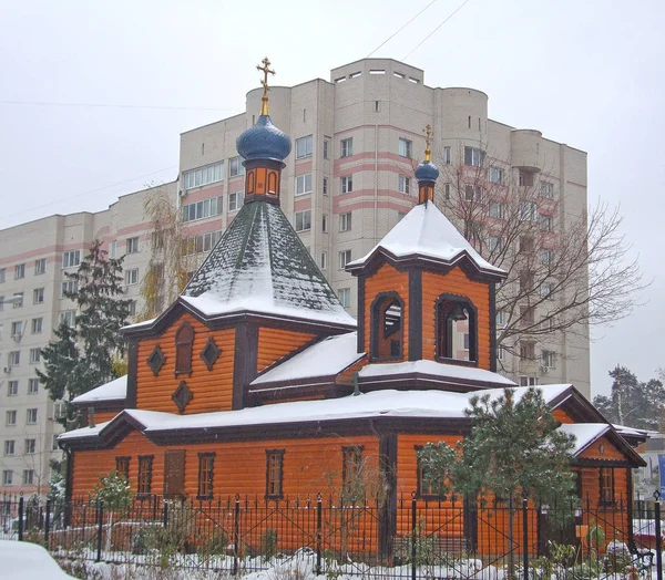 Una vista de la iglesia de la ciudad de Serafines de Sarov —  Fotos de Stock