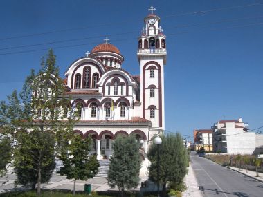 yol kenarındaki kilisenin görünümü