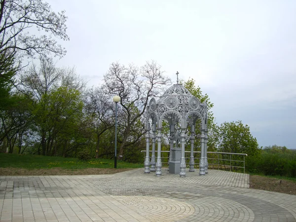 Aberturas de metal gazebo — Fotografia de Stock