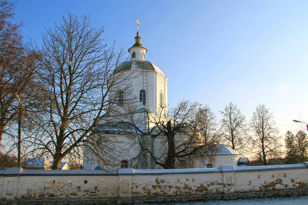 Pohled na město církve — Stock fotografie