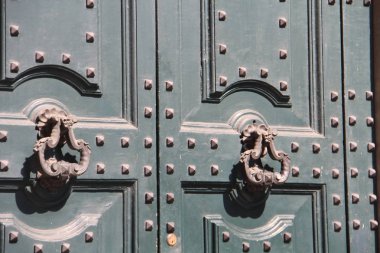 Kapı dekorasyon ve kapı kolları