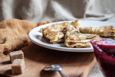 Reçel closeup ile lezzetli gözleme.  